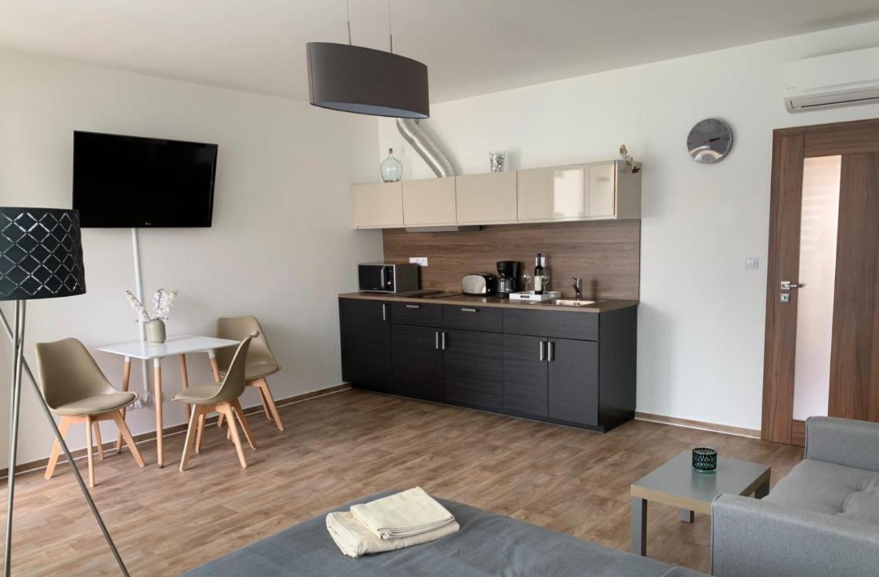 Apartment Laurot Микулов Екстериор снимка